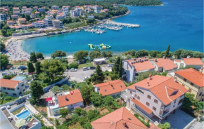 Amazing Home In Pjescana Uvala With Jacuzzi